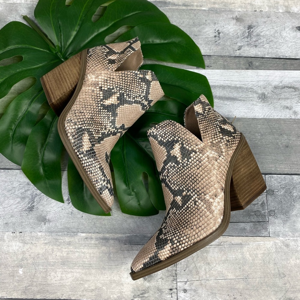 Vince Camuto VC Gigietta snakeskin boots natural - Picture 8 of 8
